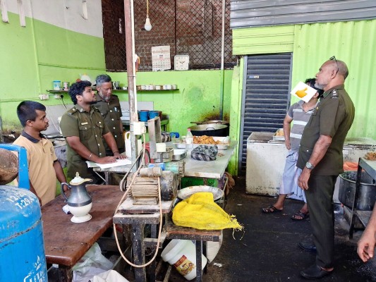 தமிழ் சிங்கள புத்தாண்டை முன்னிட்டு உணவகங்கள்   பரிசோதனை 